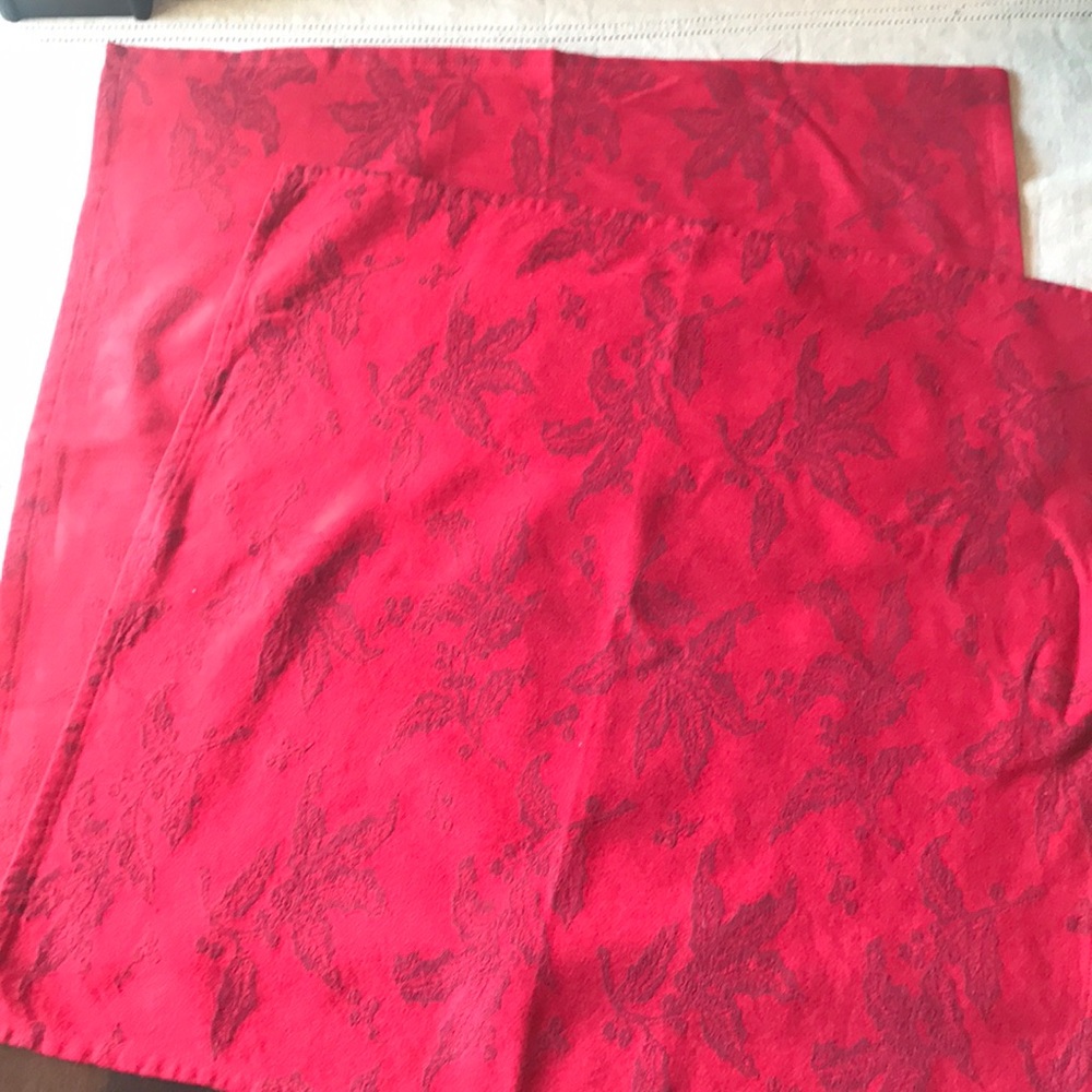 Crate & Barrel Holly Leaf Napkins - Picture 4 of 9